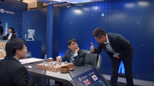 작년 대국 당시의 이세돌 9단 [다큐 '알파고' 화면 캡처]